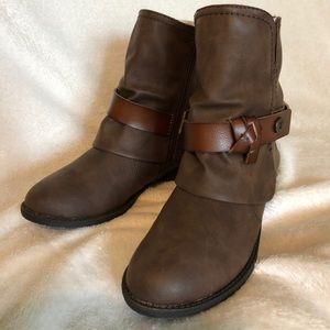 Women’s Blowfish Boots Size 6 Brown !New in Box!